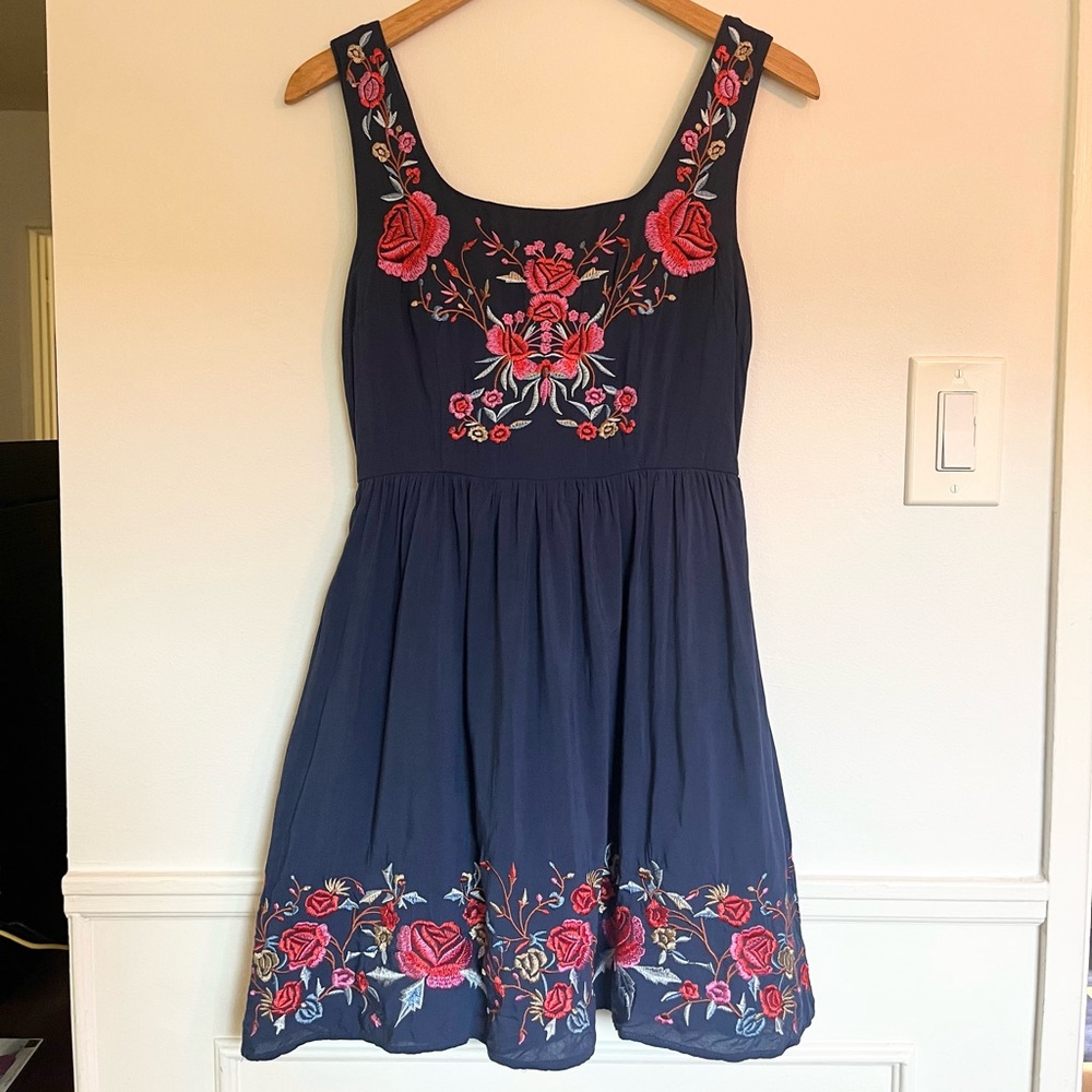 Sunny Girl floral embroidered dress